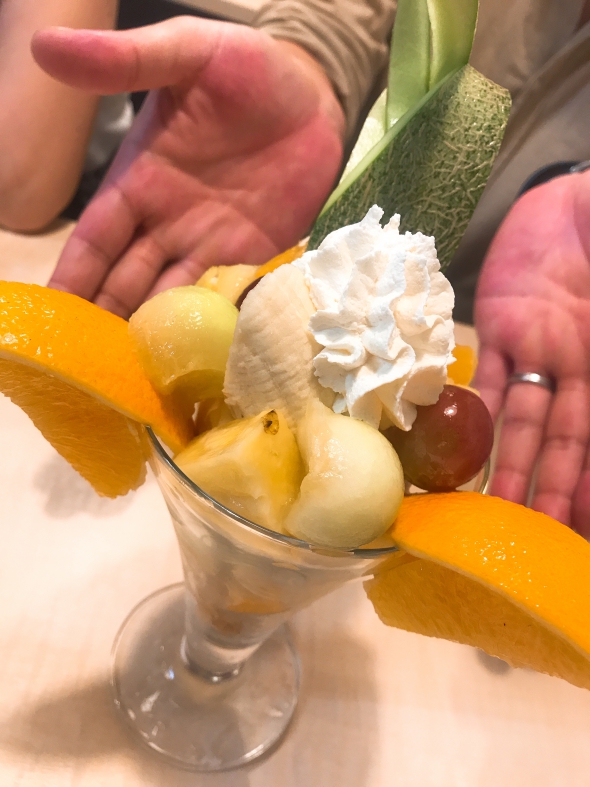 Udon Cafe Peru(うどんカフェペル)、フルーツのパフェ ミックス