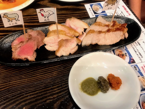 東京MEAT酒場高田馬場店がオープン、くらべ焼きおまかせ3種盛り。